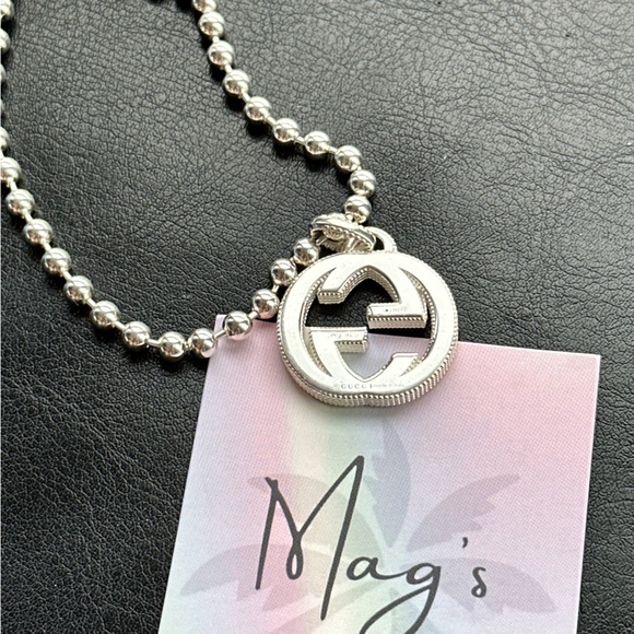 Gucci: Beaded Sterling Silver Interlocking GG Necklace - Picture 3 of 16